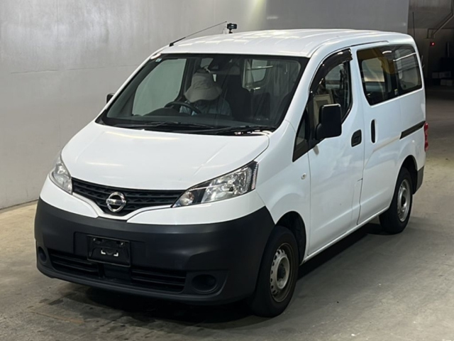 NISSAN NV200 — фото