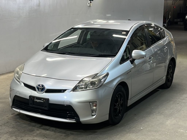 TOYOTA PRIUS — фото