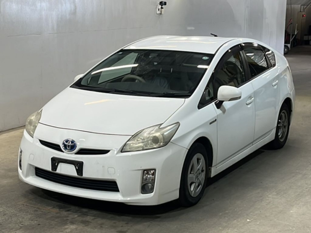 TOYOTA PRIUS — фото