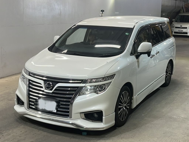 NISSAN ELGRAND — фото