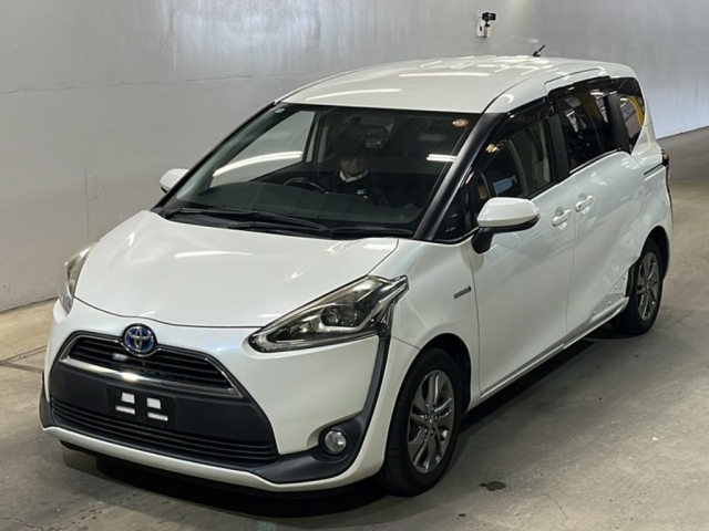 TOYOTA SIENTA — фото