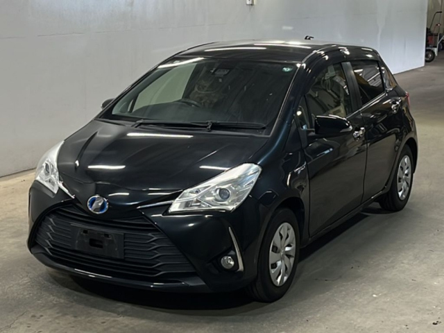 TOYOTA VITZ — фото