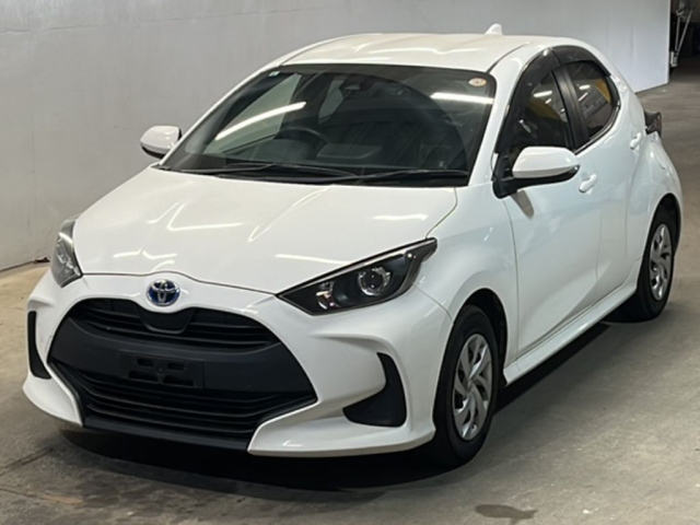 TOYOTA YARIS — фото