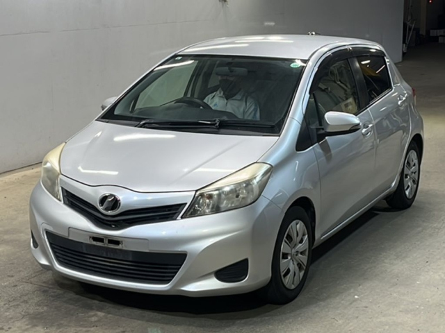 TOYOTA VITZ — фото