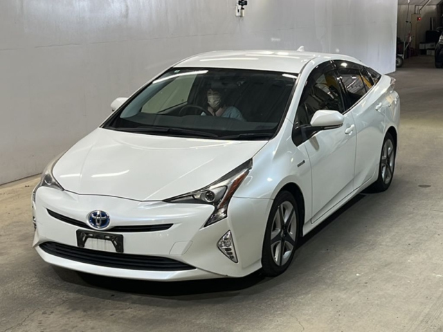 TOYOTA PRIUS — фото