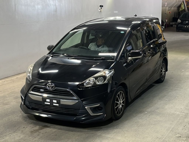TOYOTA SIENTA — фото