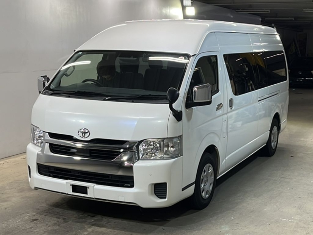 TOYOTA HIACE — фото