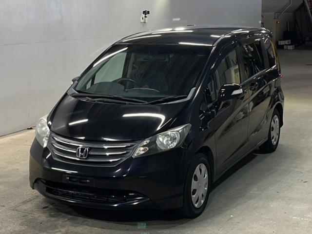 HONDA FREED — фото
