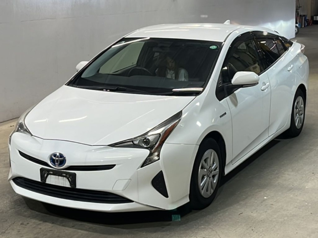 TOYOTA PRIUS — фото