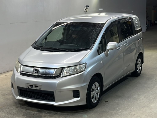 HONDA FREED — фото