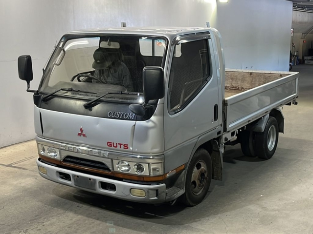 MITSUBISHI CANTER — фото