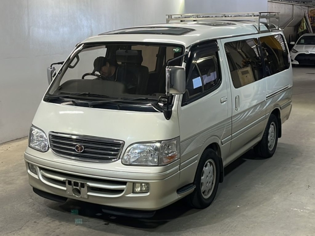 TOYOTA HIACE — фото