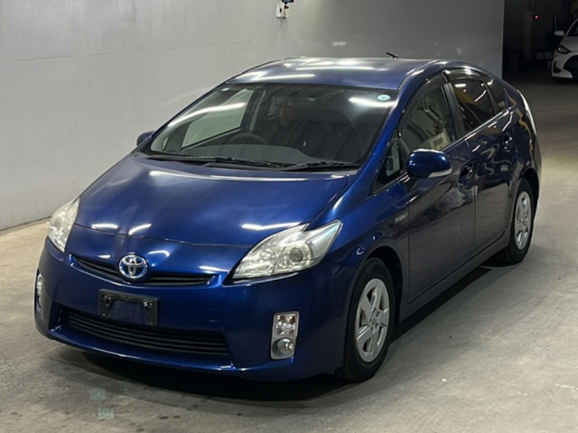 TOYOTA PRIUS — фото