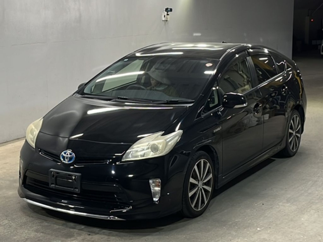 TOYOTA PRIUS — фото