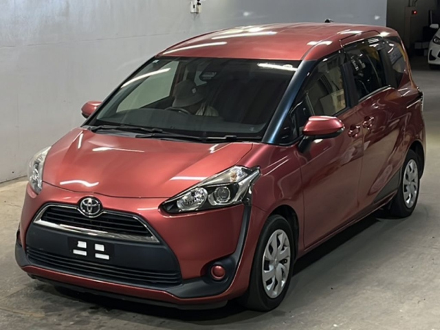 TOYOTA SIENTA — фото