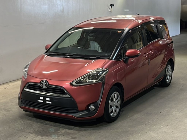 TOYOTA SIENTA — фото