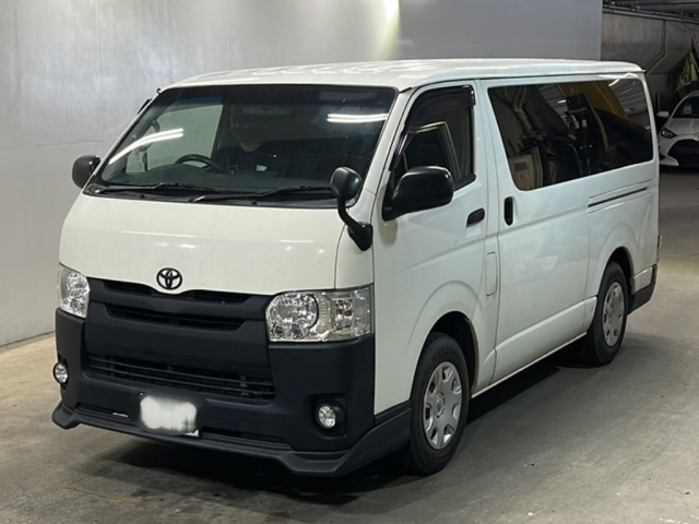 TOYOTA HIACE — фото