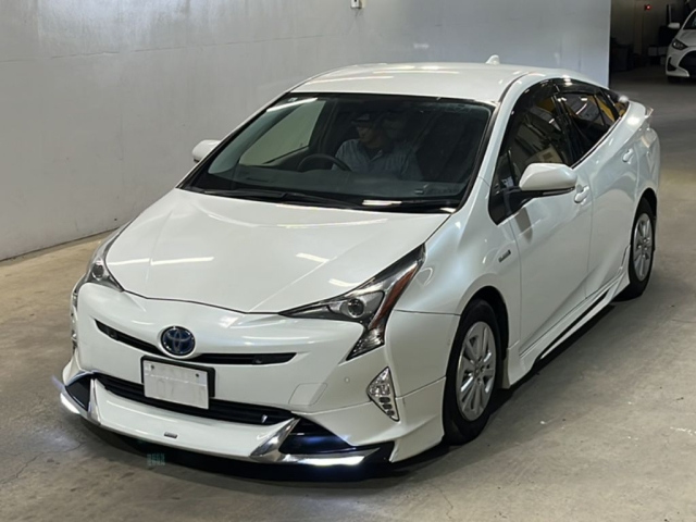 TOYOTA PRIUS — фото
