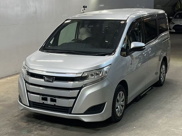 TOYOTA NOAH — фото