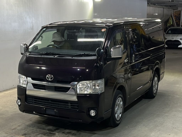 TOYOTA HIACE — фото