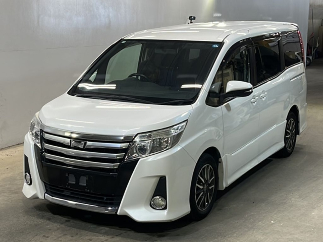 TOYOTA NOAH — фото