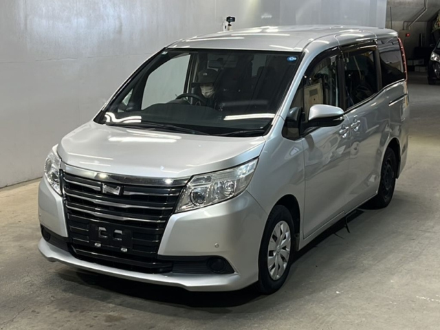 TOYOTA NOAH — фото