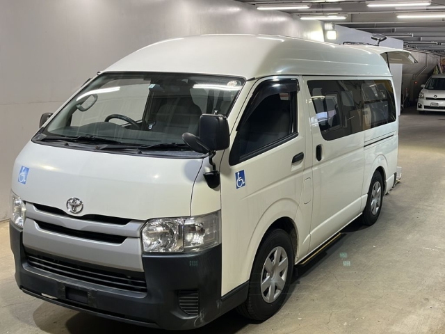 TOYOTA HIACE — фото