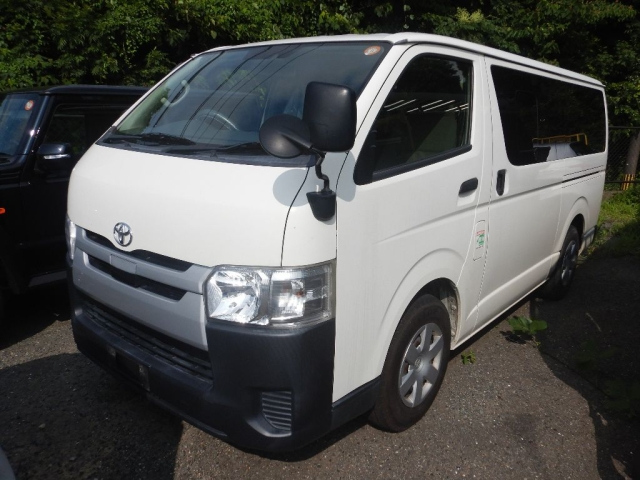 TOYOTA HIACE — фото