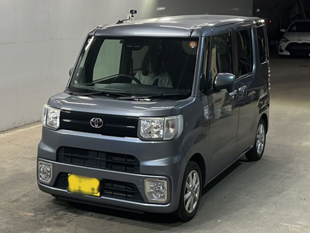 TOYOTA PIXIS — фото