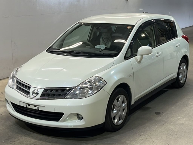 NISSAN TIIDA — фото