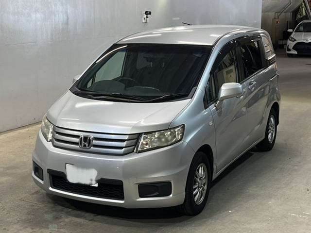 HONDA FREED — фото