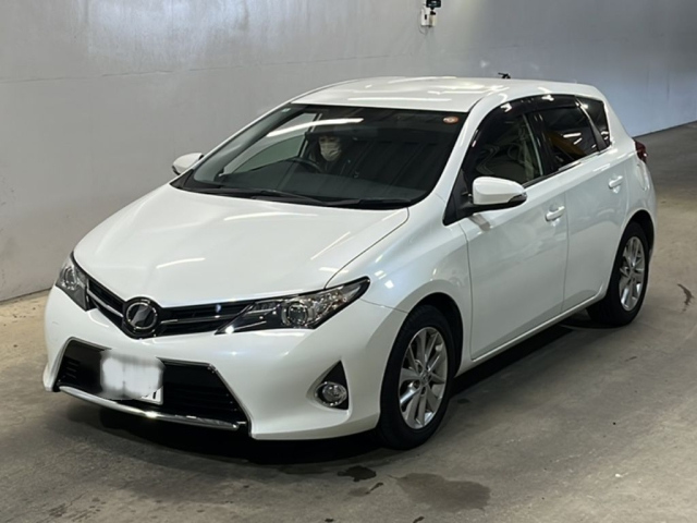 TOYOTA AURIS — фото