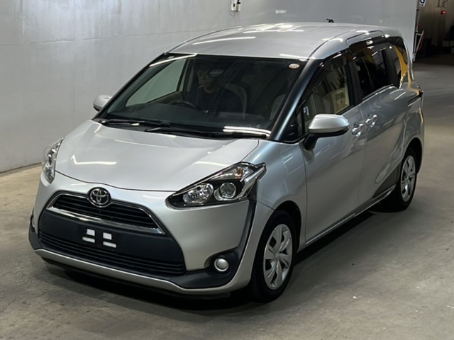 TOYOTA SIENTA — фото