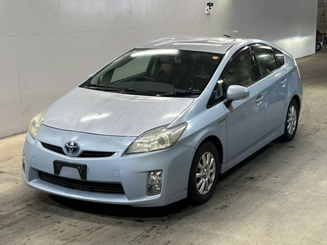 TOYOTA PRIUS — фото