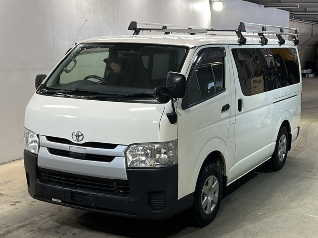 TOYOTA HIACE — фото