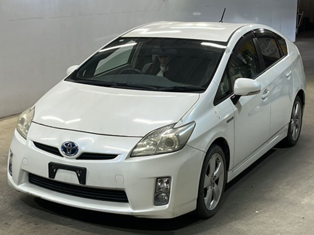 TOYOTA PRIUS — фото