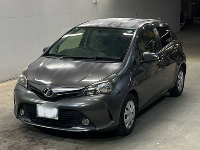 TOYOTA VITZ — фото