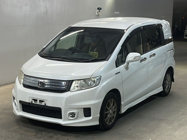 HONDA FREED — фото