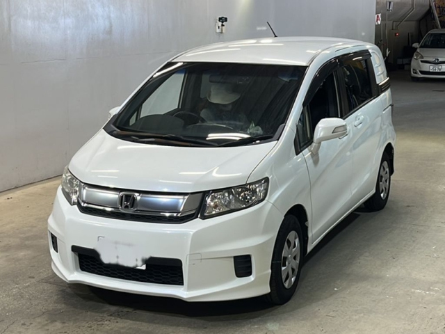 HONDA FREED — фото