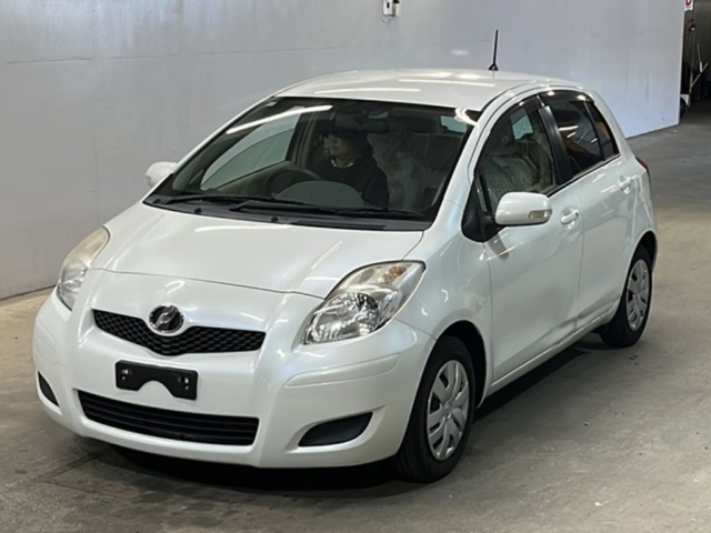 TOYOTA VITZ — фото