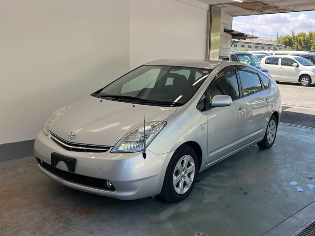 TOYOTA PRIUS — фото