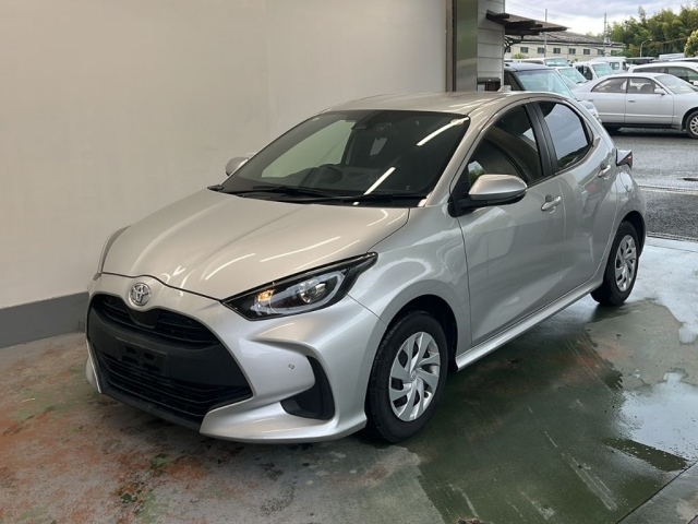 TOYOTA YARIS — фото