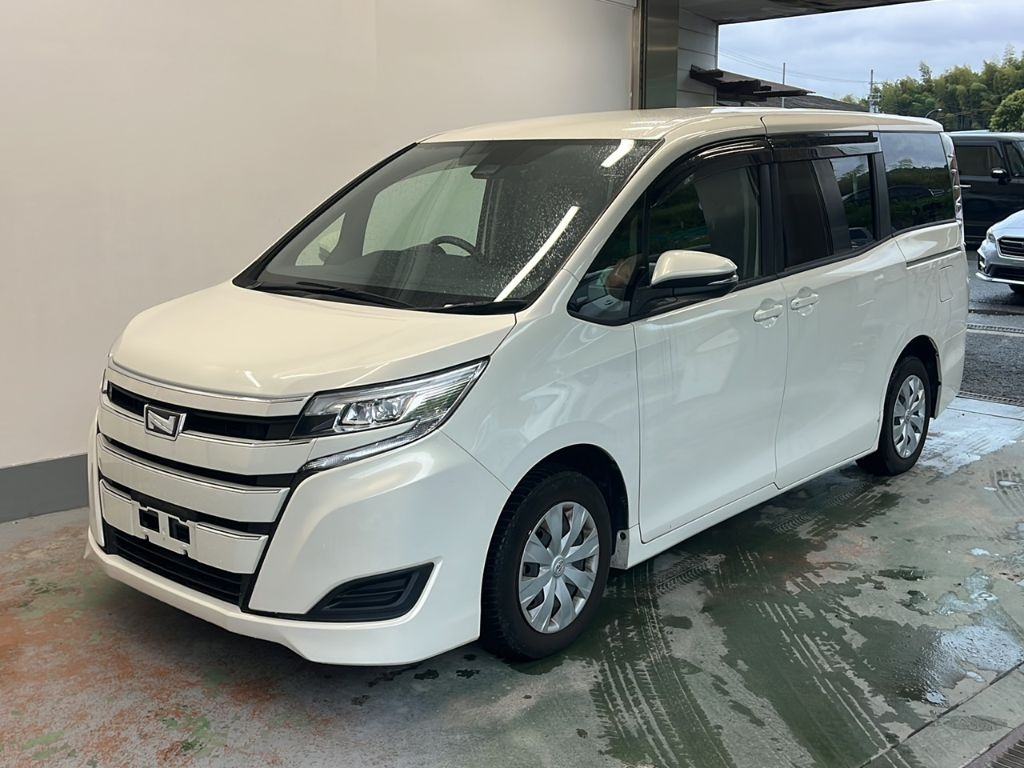 TOYOTA NOAH — фото