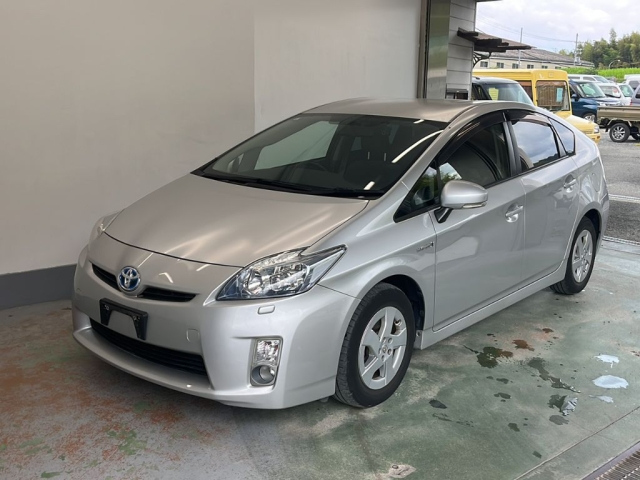 TOYOTA PRIUS — фото