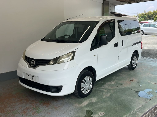 NISSAN NV200