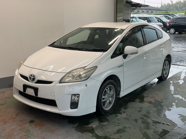 TOYOTA PRIUS — фото