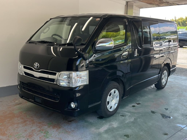 TOYOTA HIACE — фото