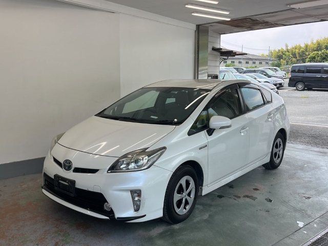 TOYOTA PRIUS — фото