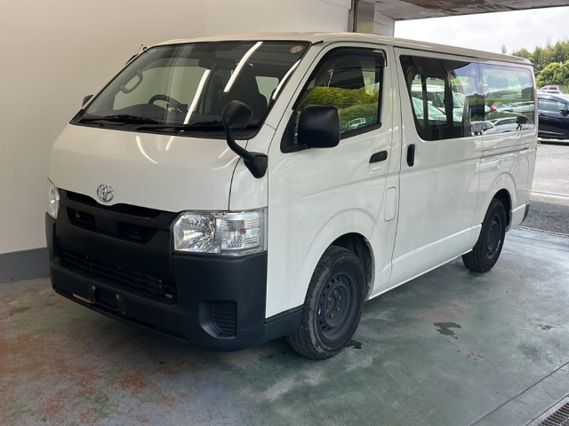 TOYOTA HIACE — фото