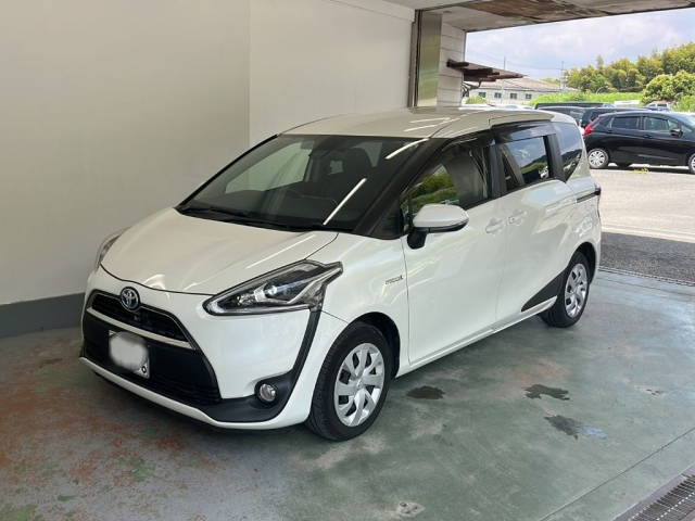 TOYOTA SIENTA — фото